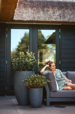 Capi Bloempot Nature Elegant Rib NL - D46 X H58cm - Donkergrijs -Groene Tuin Verkoop vaas elegant laag rib nl donkergrijs bloempot 3 4